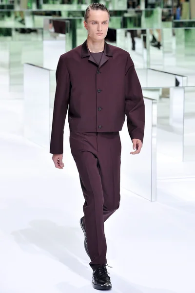 Look 18